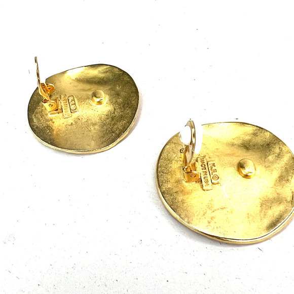 Vintage KJL Kenneth Jay Lane Gold Crinkled Textured Clip On Earrings Circle Disk - Picture 4 of 5